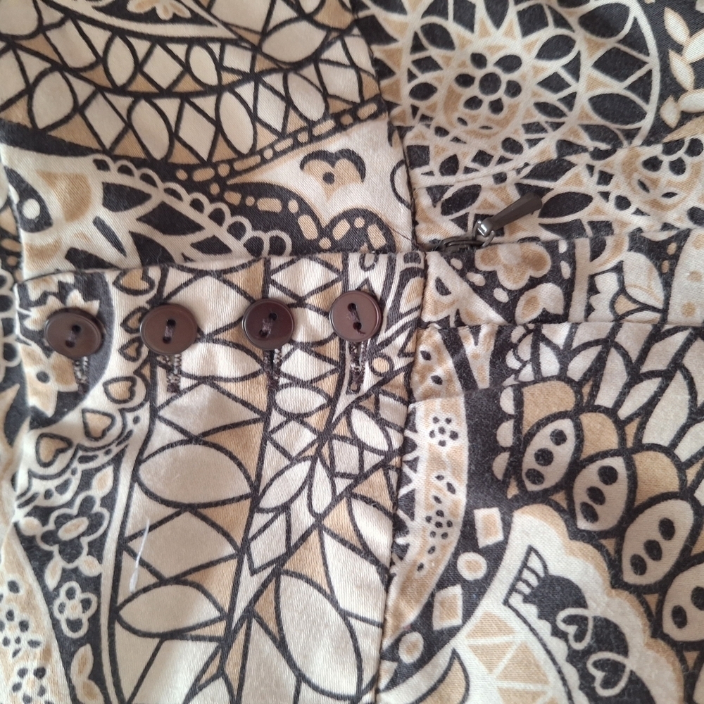 Geoffrey Beene Black and Cream Patterned Fabric - Picture 12 of 12